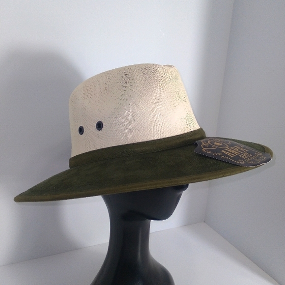 Other - ANPA LIVING THE STYLE Mens Green Faux Suede And 100% Straw Handmade Fedora Hat